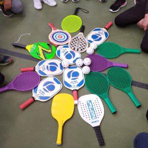 Situación de aprendizaje PICKLEBALL en 4º, 5º y 6º Primaria: incluye sesiones con juegos, objetivos, evaluación y producto final.